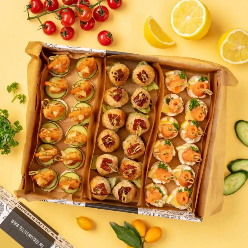 Закуски с оливками на шпажках